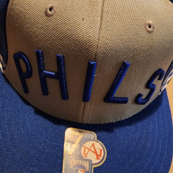 SOLD PHILADELPHIA PHILLIES FITTED HAT SIZE 7 1/8 - Picture 2 of 11